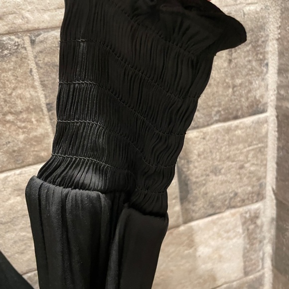 ❤️ GAP SATIN BLACK MOCK NECK PLEATED TOP SIZE XS NEW - Picture 5 of 6